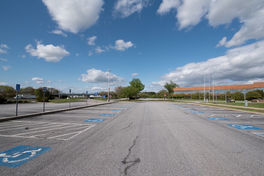 More Photos Of 14700 Citicorp Dr, Hagerstown Office For Sale