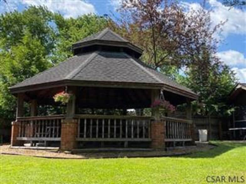 More Photos Of 1939 Forest Hills Dr, Elton Restaurant For Sale