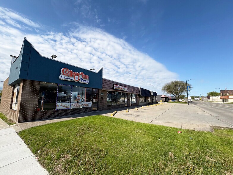 More Photos Of 505-515 W 11 Mile Rd, Madison Heights Storefront For Lease