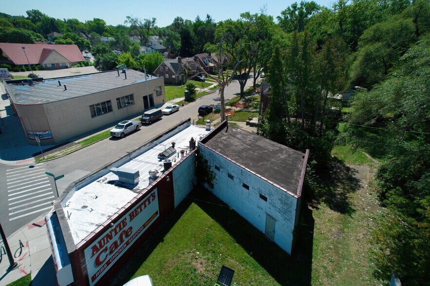 More Photos Of 19614 Grand River Ave, Detroit Storefront For Sale