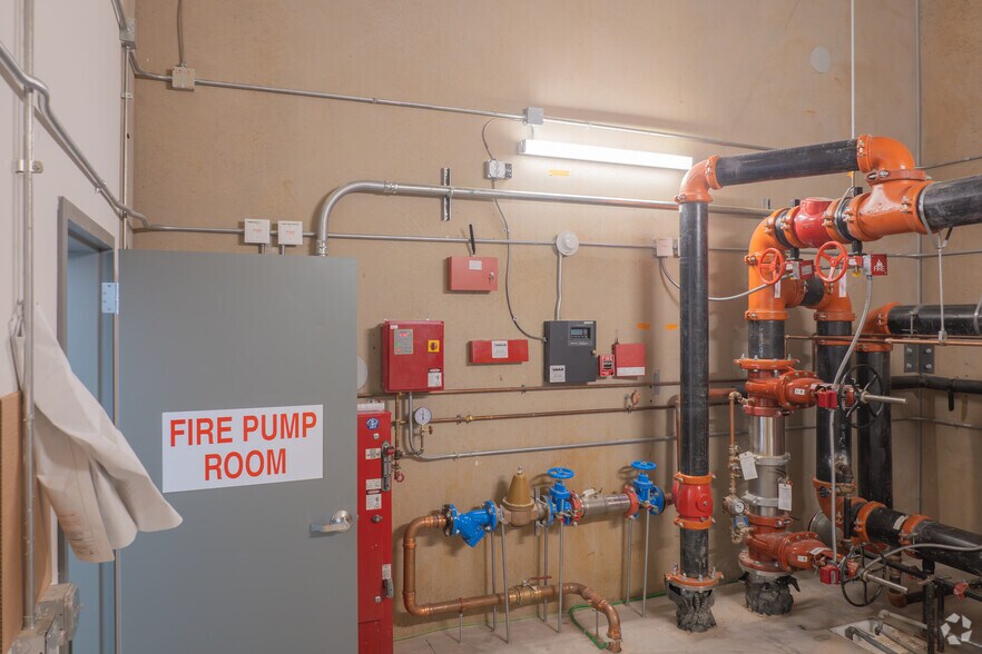 More Photos Of 2250 114th St, Grand Prairie Distribution For Sale