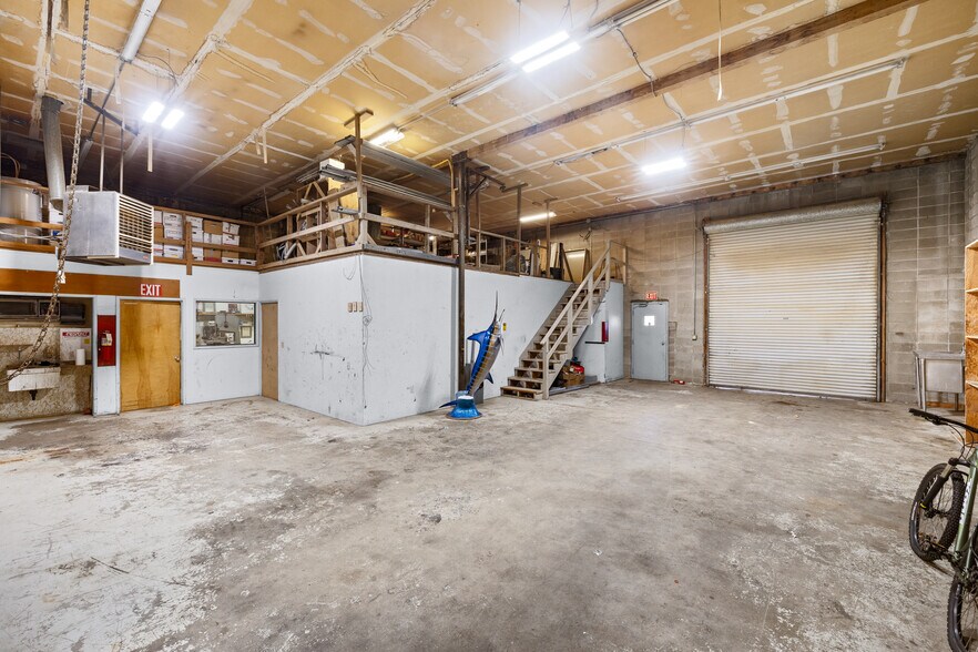 More Photos Of 744 S Grape St, Medford Industrial For Sale