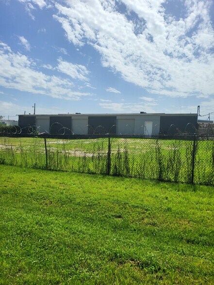 More Photos Of 4852 Vicksburg St, Dallas Warehouse For Lease