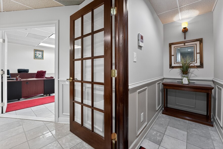 More Photos Of 12118 - 12120 Heritage Park Circle Cir, Silver Spring Office For Sale