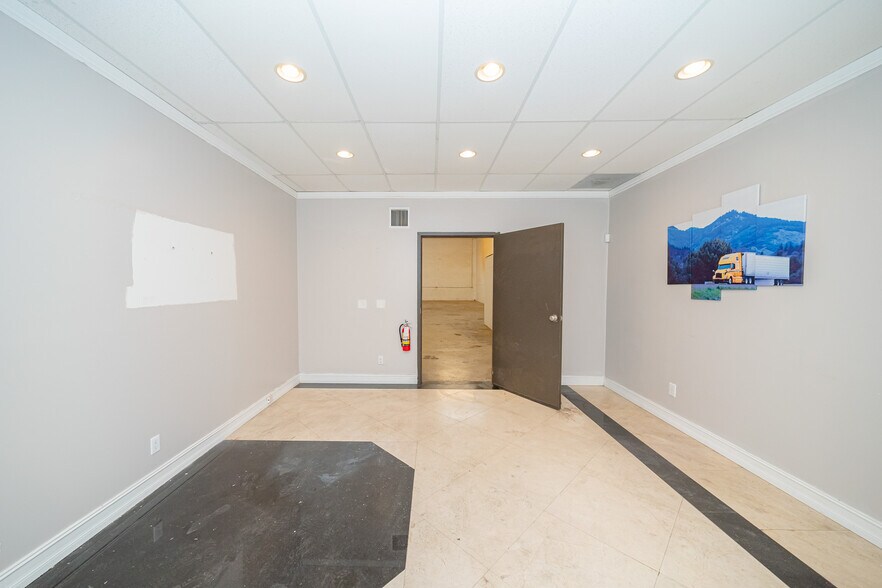 More Photos Of 1959 Dr Martin Luther King Jr Blvd, Pompano Beach Warehouse For Lease