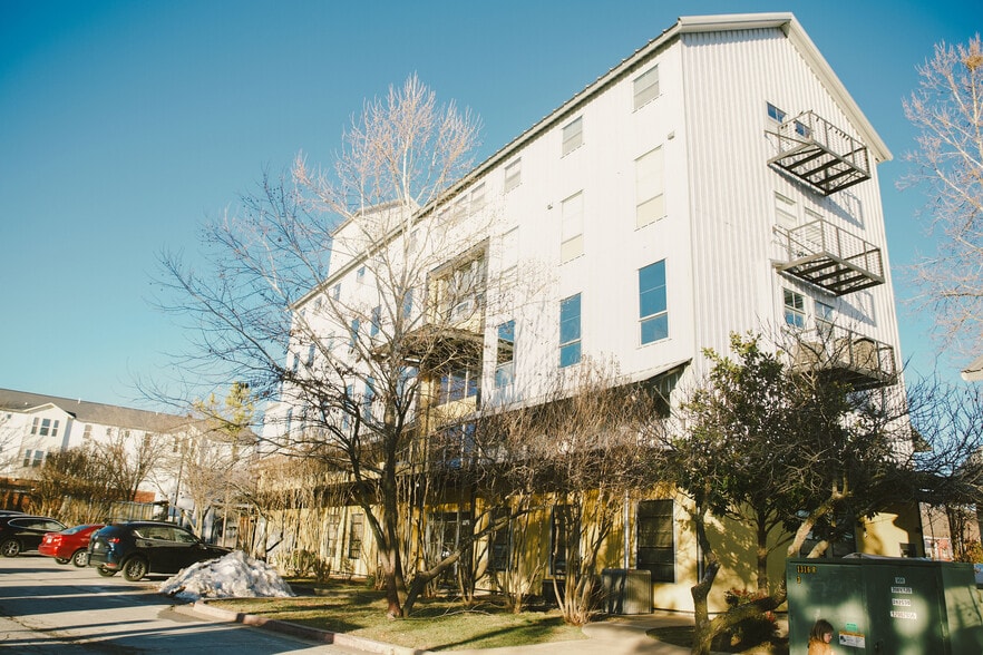 More Photos Of 525 S School Ave, Fayetteville Office Residential For Lease