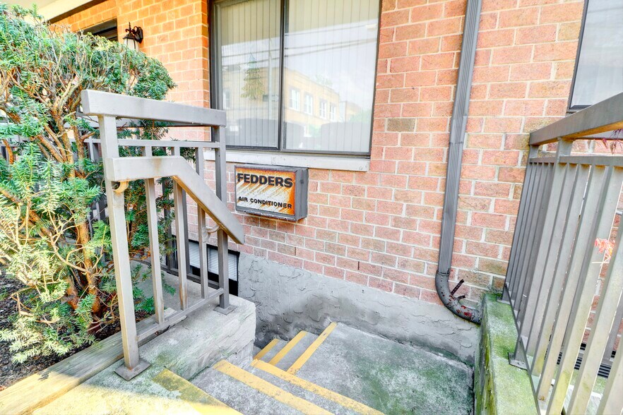 More Photos Of 5926 Bleecker St, Ridgewood Medical For Sale