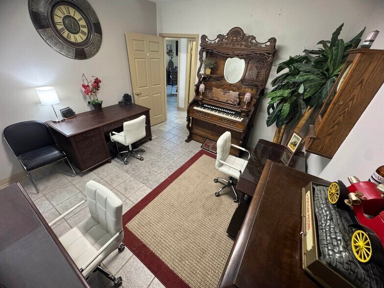 More Photos Of 1909 Indian Wells Rd, Alamogordo Loft Creative Space For Sale