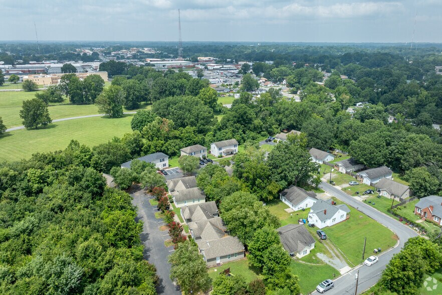 More Photos Of 3300-3328 Beck St, Greensboro Apartments For Sale