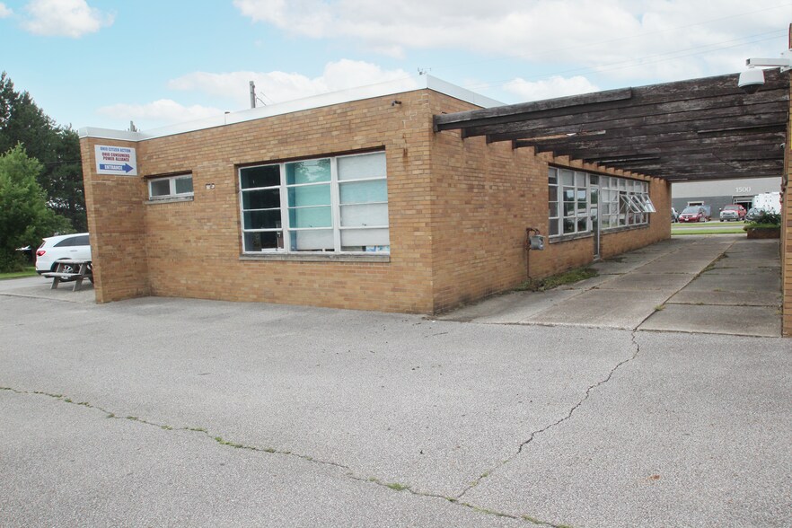 More Photos Of 1511 Brookpark Rd, Cleveland Office For Lease