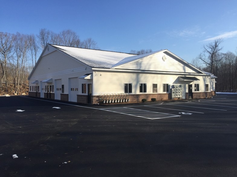 More Photos Of 7 Pequot Park Rd, Westbrook Warehouse For Lease