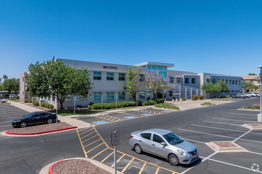 More Photos Of 690 N Cofco Center Ct, Phoenix Medical For Lease