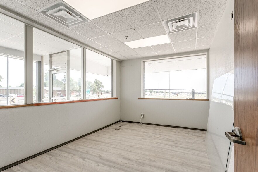 More Photos Of 3500 NW 39th St, Oklahoma City Office For Sale