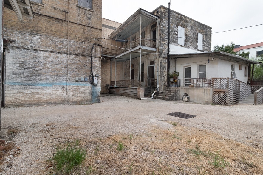 More Photos Of 111-113 N Flores St, San Antonio Storefront Retail Residential For Sale