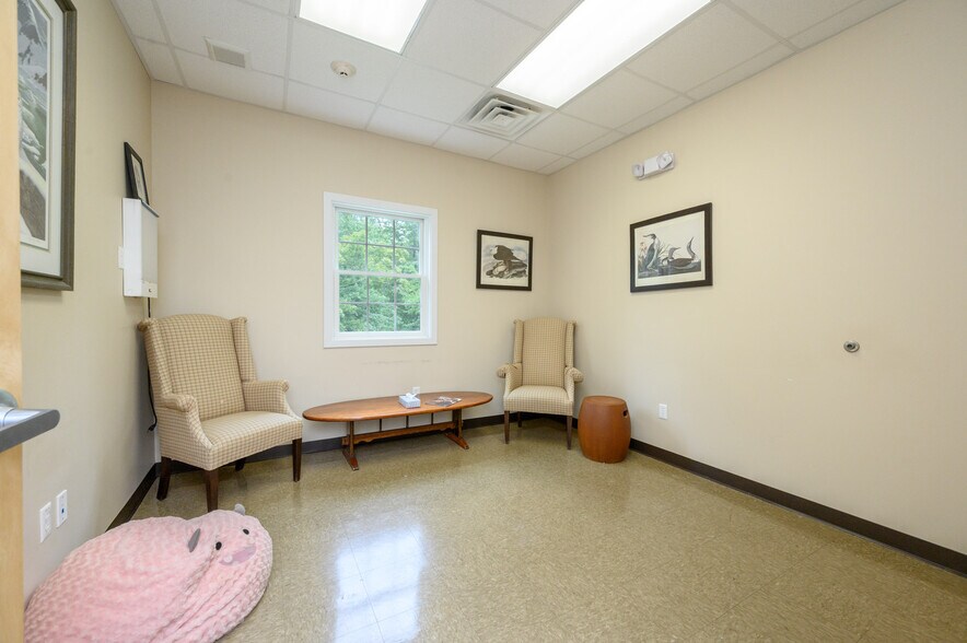 More Photos Of 612 Mount Pleasant Ave, West Orange Veterinarian Kennel For Sale