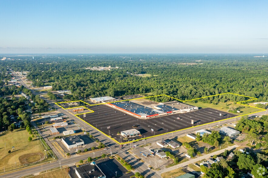 More Photos Of 4813-4945 Clio Rd, Flint Unknown For Lease