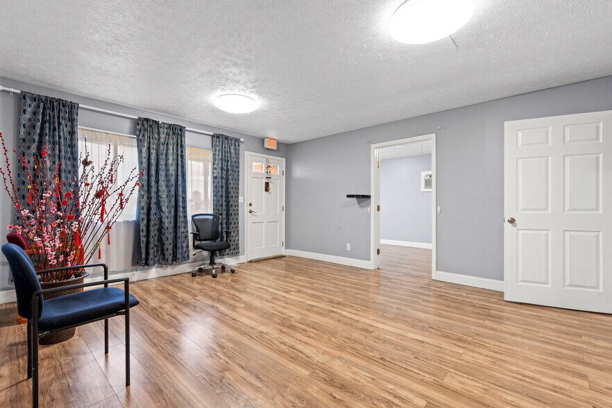 More Photos Of 2179 Miamisburg Centerville Rd, Dayton Office For Sale