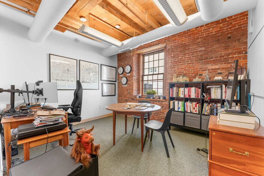More Photos Of 40R Merrimac St, Newburyport Loft Creative Space For Lease