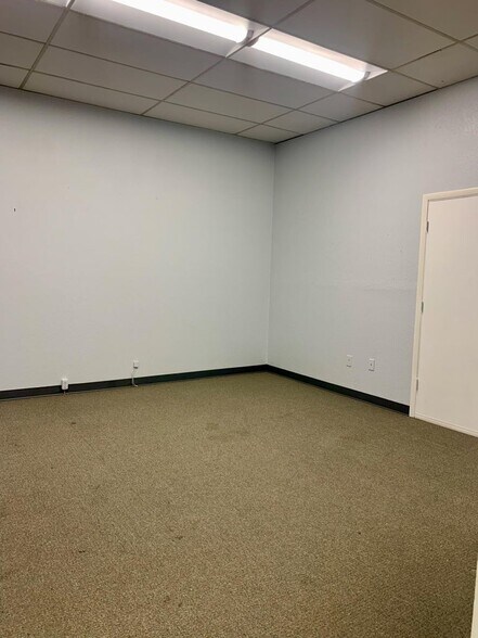 More Photos Of 1011 Main St, Klamath Falls Storefront Retail Office For Lease