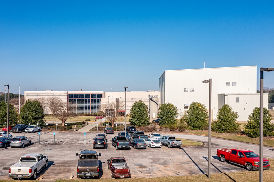 More Photos Of 411 Pegasus Pky, Lagrange Manufacturing For Sale