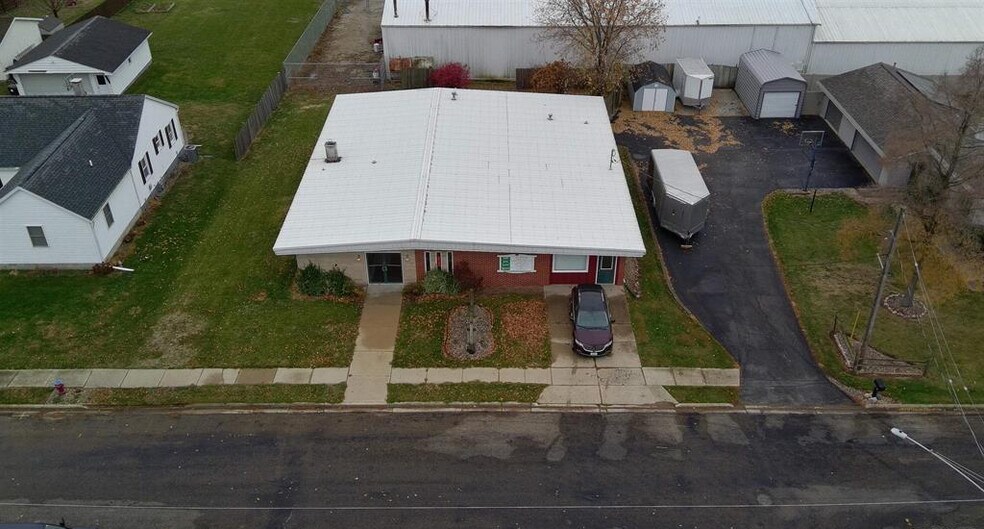 More Photos Of 533 W Main St, Princeville General Retail For Sale