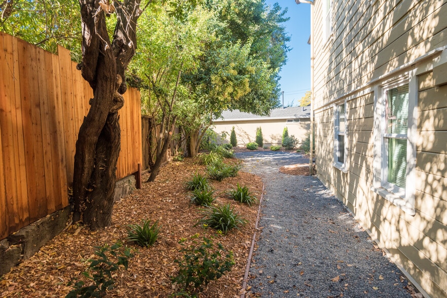 More Photos Of 811 Davis St, Santa Rosa Apartments For Sale