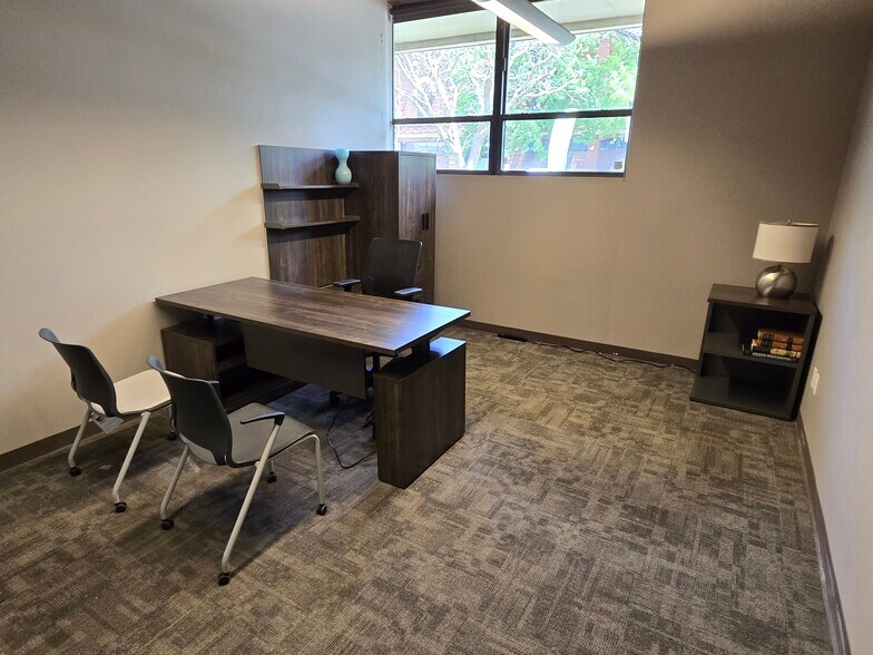 More Photos Of 3122 Gillham Plz, Kansas City Warehouse For Lease