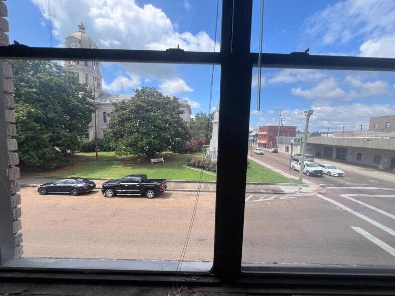 More Photos Of 305 W Market St, Greenwood Office Residential For Sale