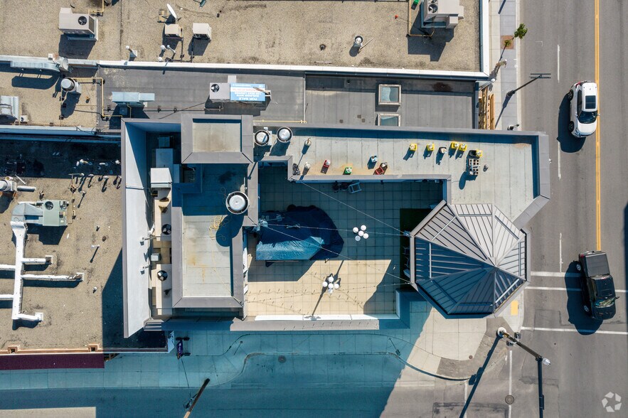 More Photos Of 1428 17th Ave SW, Calgary Restaurant For Lease