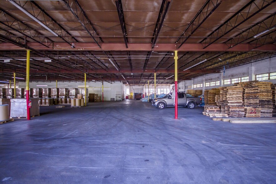 More Photos Of 315 Industrial Rd, Summerville Warehouse For Lease