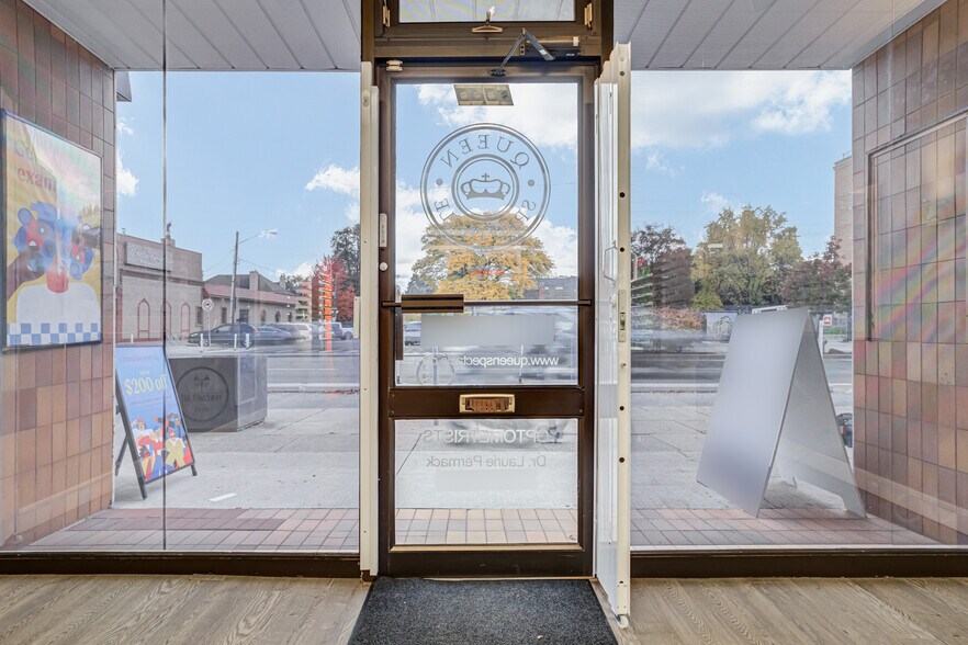 More Photos Of 3000 Bloor St W, Toronto Storefront For Sale