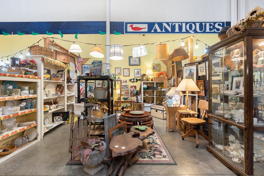 More Photos Of 3128 Ne Highway 101, Lincoln City Storefront For Sale