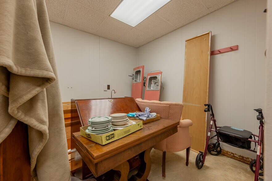 More Photos Of 65 E Main St, Pulaski Office For Sale