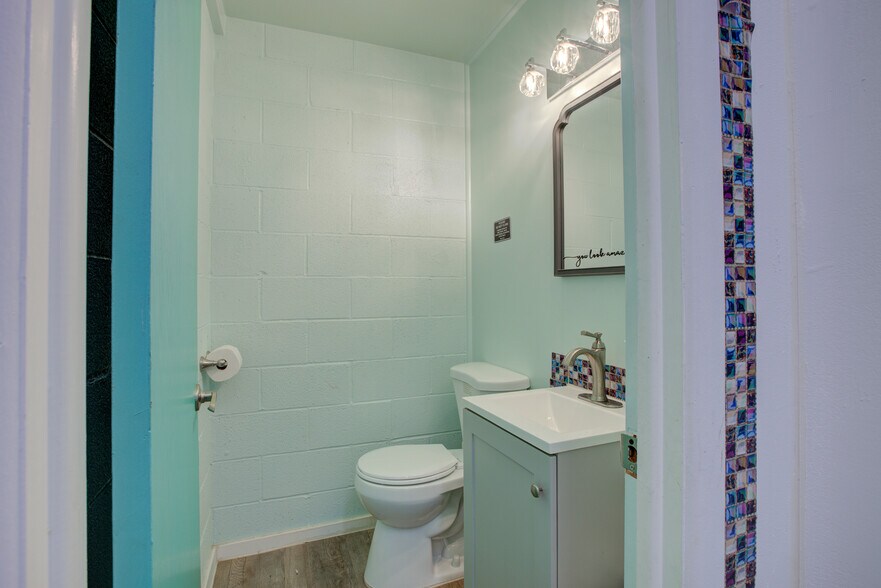 More Photos Of 1560 SE Stephens St, Roseburg Freestanding For Sale