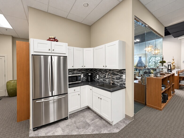 More Photos Of 1009 MacArthur Blvd, Mahwah General Retail For Lease