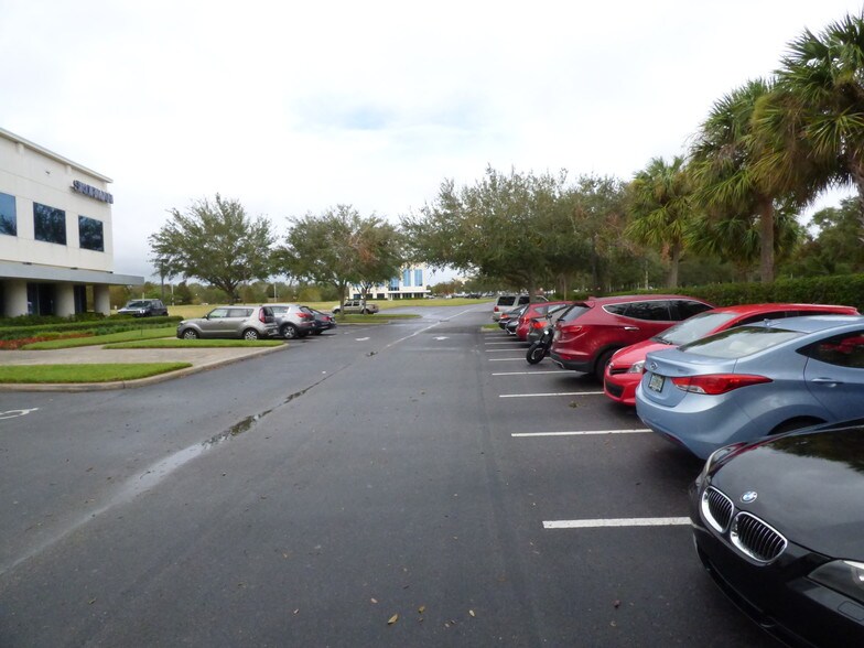 More Photos Of 6000 Metrowest Blvd, Orlando Office For Sale