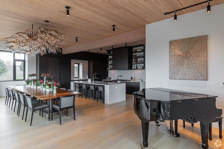 More Photos Of 2871 SE Division St, Portland Apartments For Lease