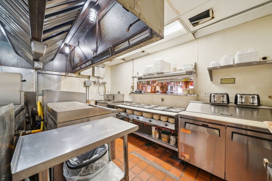 More Photos Of 319 E Illinois Ave, Vinita Restaurant For Sale