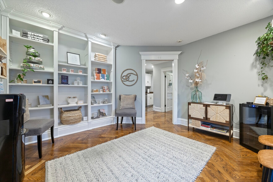 More Photos Of 121 N Washington St, Naperville Office For Lease