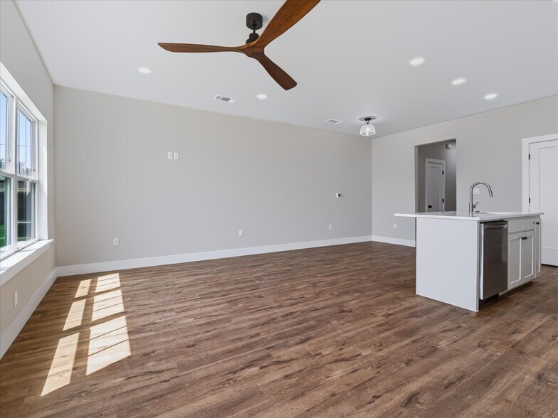 More Photos Of 1306 Country Rd, Whitesboro Apartments For Sale