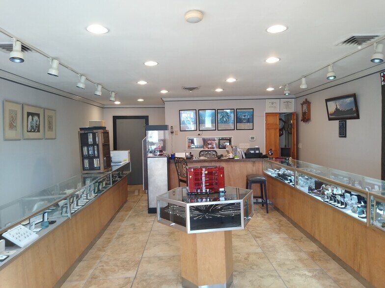 More Photos Of 301 W Broadway, Steeleville Freestanding For Sale