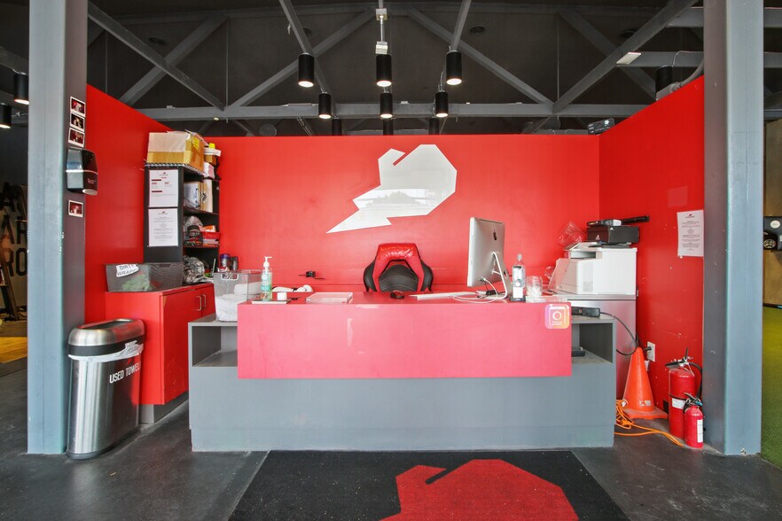 More Photos Of 1415 Wilshire Blvd, Santa Monica Freestanding For Sale