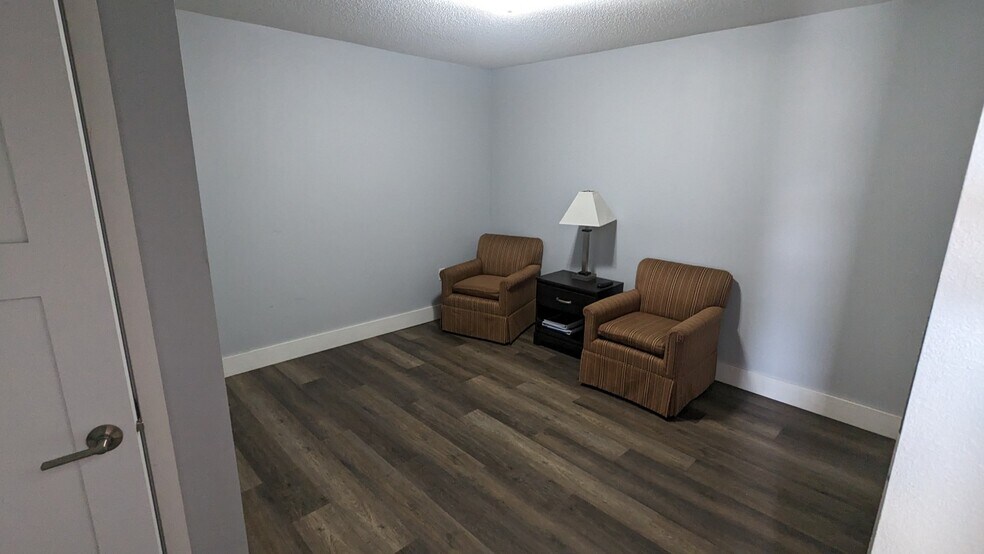 More Photos Of 1955 1st Ave N, Windom Hotel For Sale