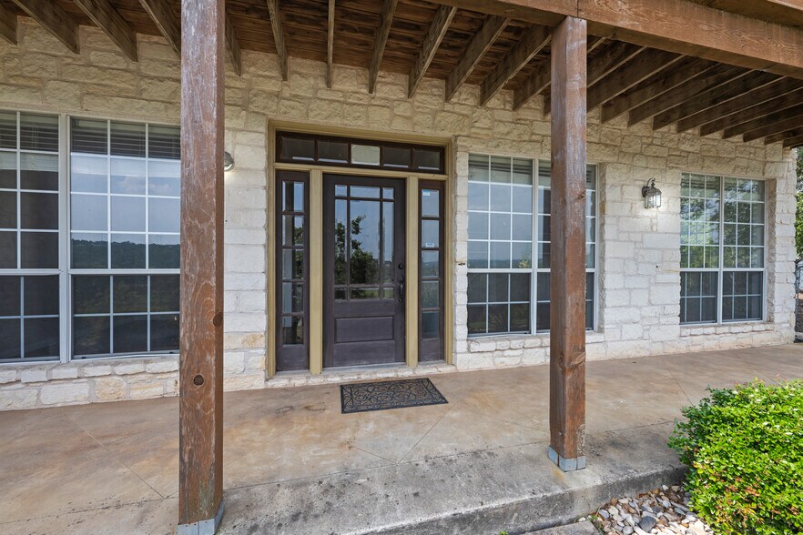 More Photos Of 19019 TX-71, Spicewood Office Residential For Lease