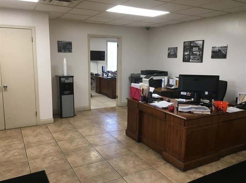 More Photos Of 20 Museum Rd, Washington Warehouse For Lease