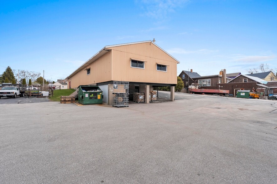 More Photos Of 1204 18th St, Two Rivers Bar For Sale