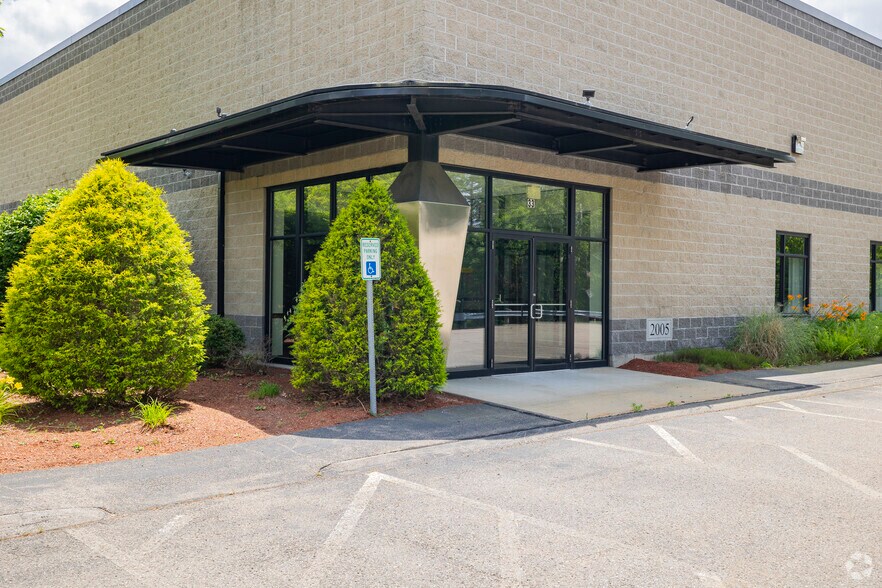 More Photos Of 33 Constitution Dr, Hudson Warehouse For Sale