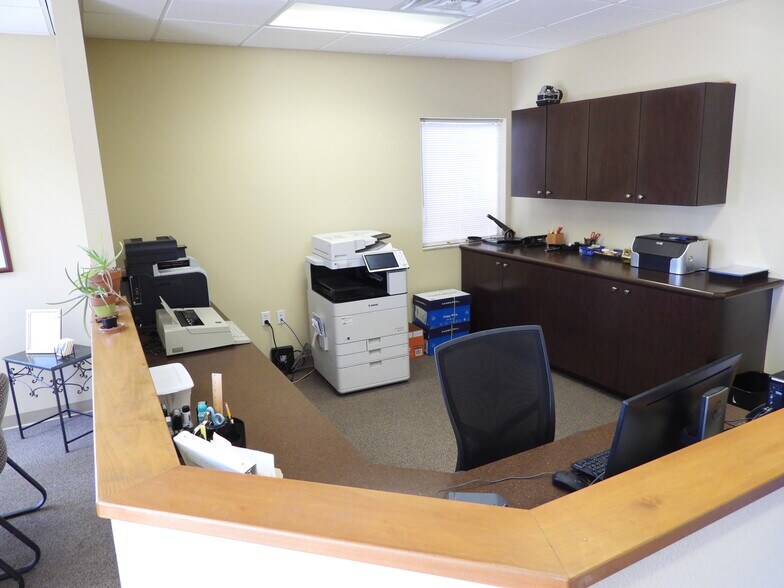 More Photos Of 7264-7270 Kyle Ct, Sarasota Office For Lease