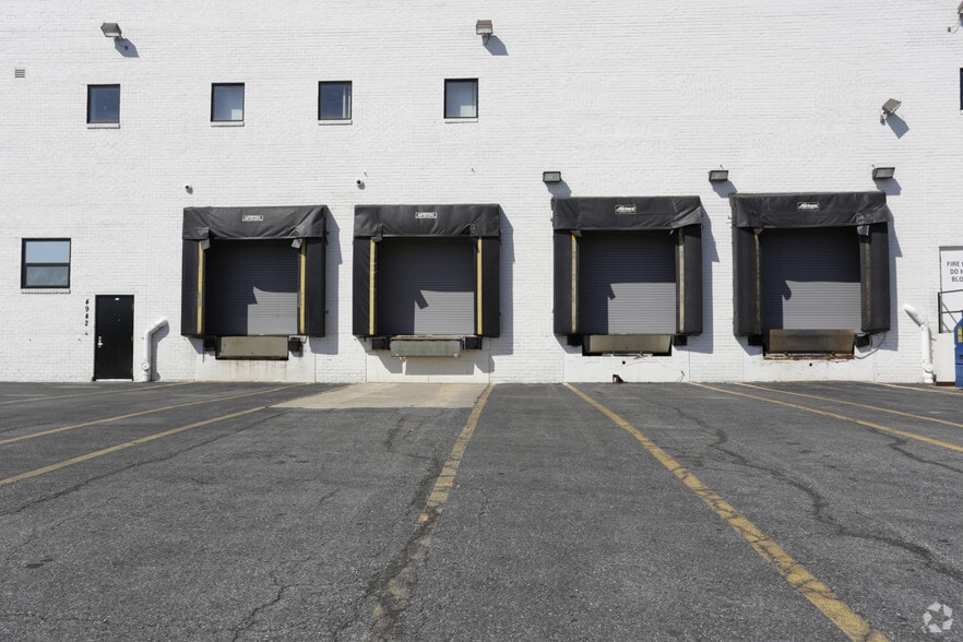 More Photos Of 4930-4990 Boiling Brook Pky, Rockville Warehouse For Lease