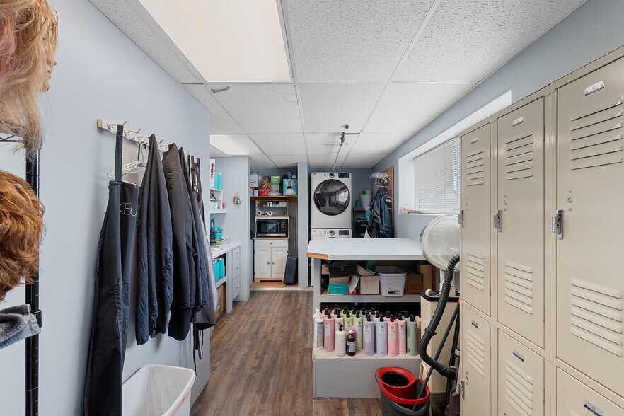 More Photos Of 1604 Washington St, Two Rivers Storefront For Sale